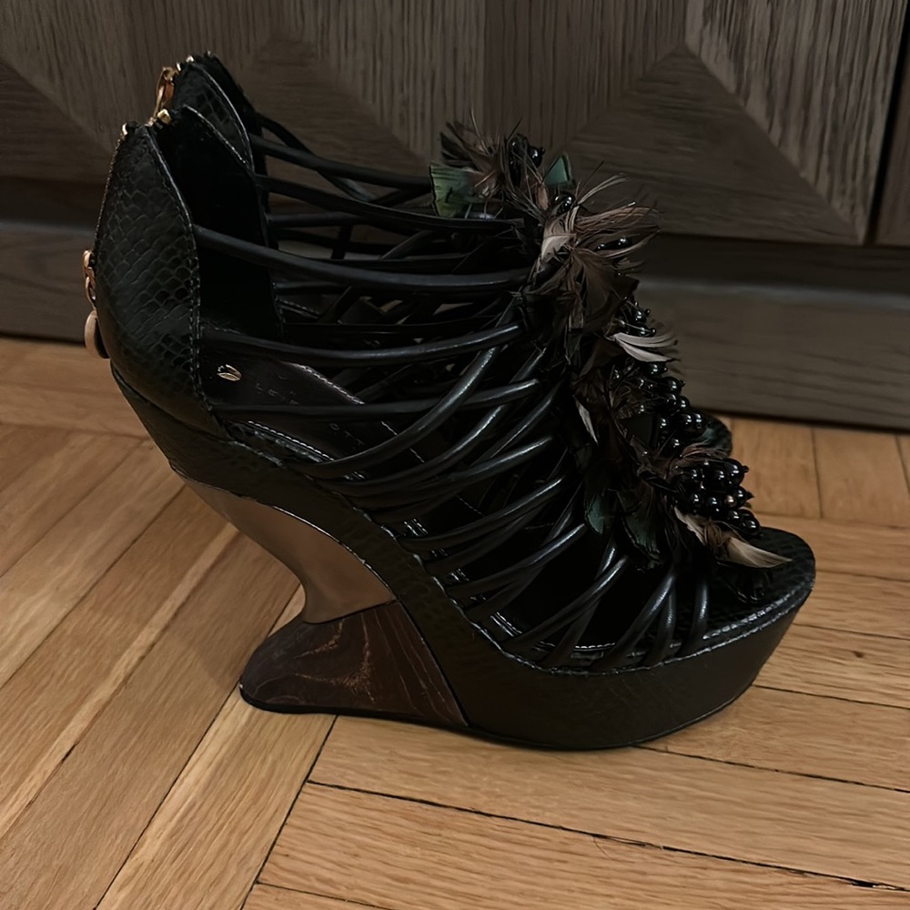 Leifstoddir dark green snakeskin embossed shoes with beading and feathers - Picture 3 of 8